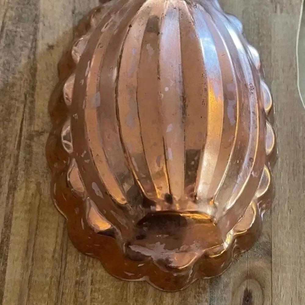 Vintage ODI solid copper melon shaped mold with brass hook 5-1/2”